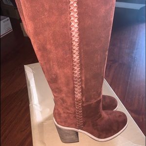 Brand new women UGG maeva boots